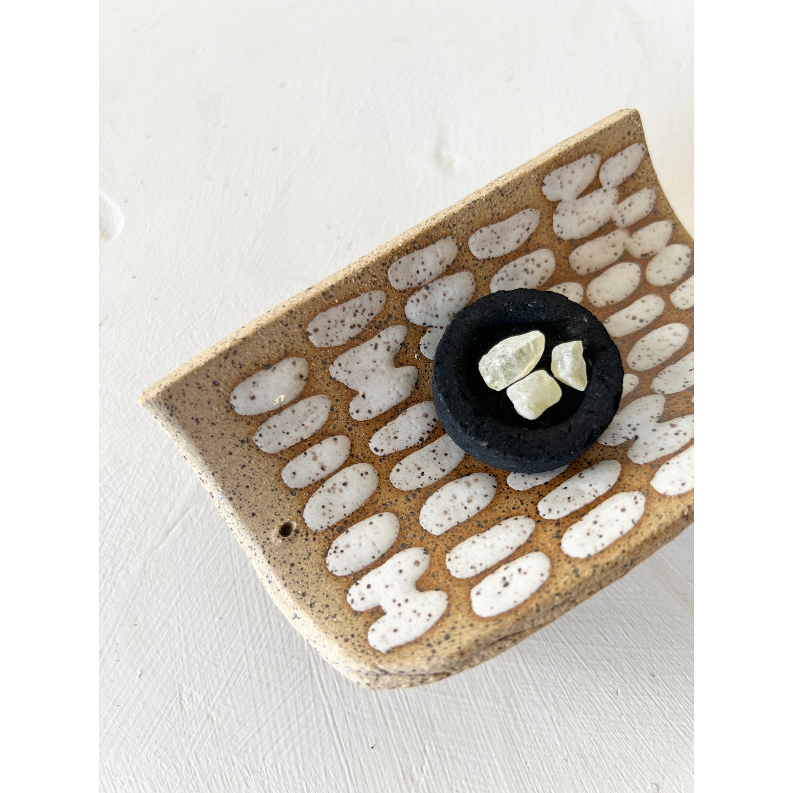 Speckled Buff Clay Incense Burner - White Dashes