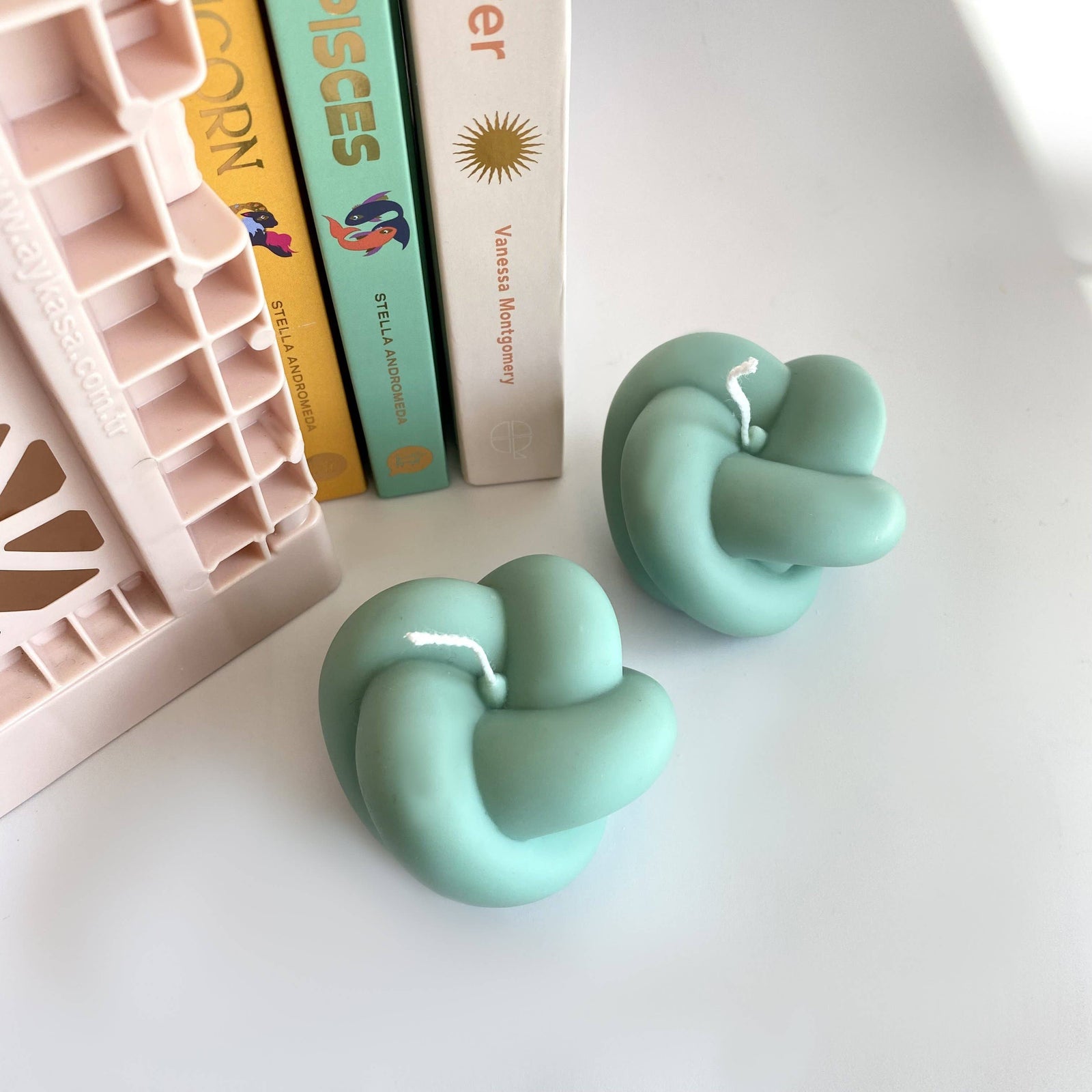 Scandles Knot Candle, Teal